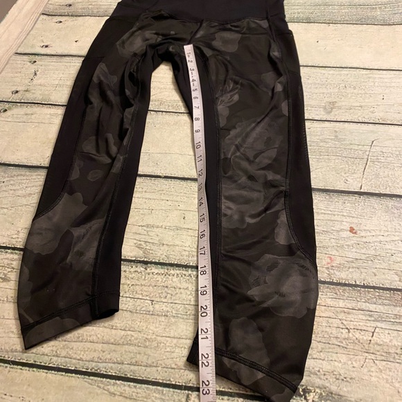 Lululemon black seek the heat crop legging. 6 - Picture 10 of 11
